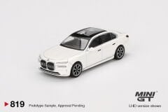 819 - BMW i7 xDrive60 Mineral White