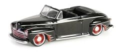 Greenlight California Lowriders Series 5 - 1947 Ford Deluxe Convertible – Black and Red Solid Pack