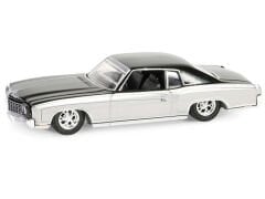 Greenlight California Lowriders Series 5 - 1972 Chevrolet Monte Carlo – Silver and Black Solid Pack
